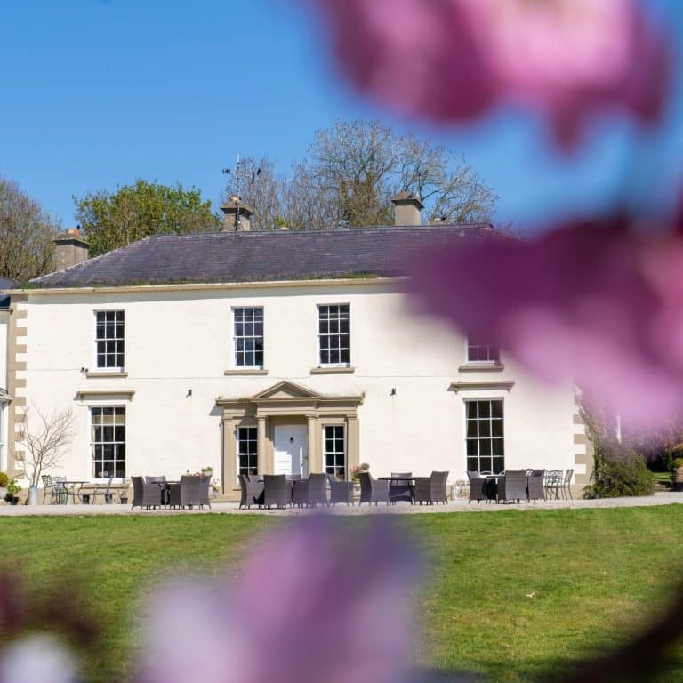 Castkegrove on a spring morning 768x768